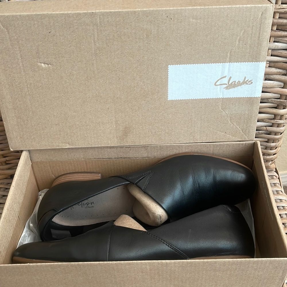 Clarks Juliet palm slip-ons size 10 black leather